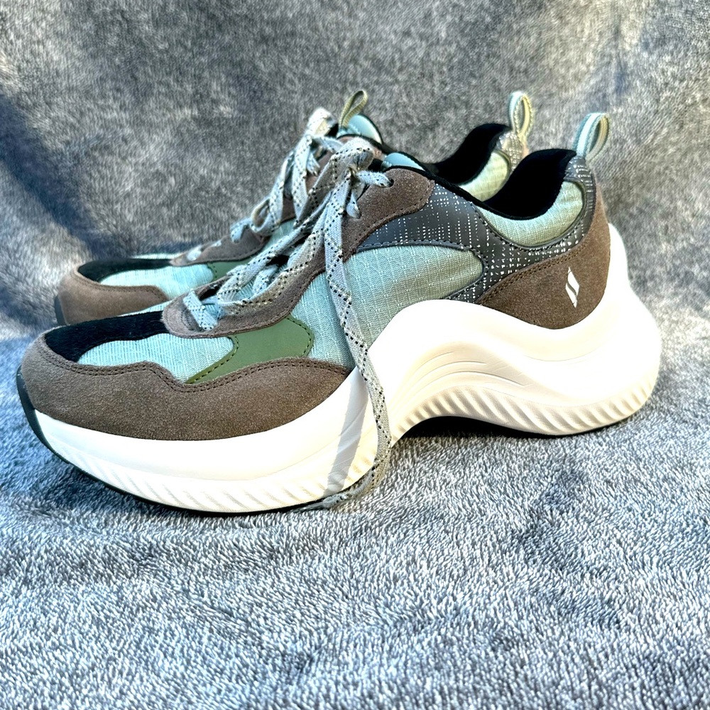 SKECHERS arch fit sneakers Size 8